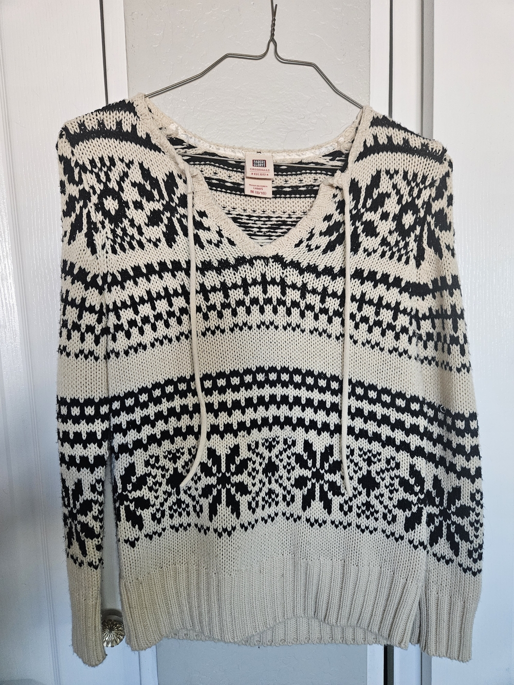 Cream and Black Patterned V-Neck Hoodie Sweater